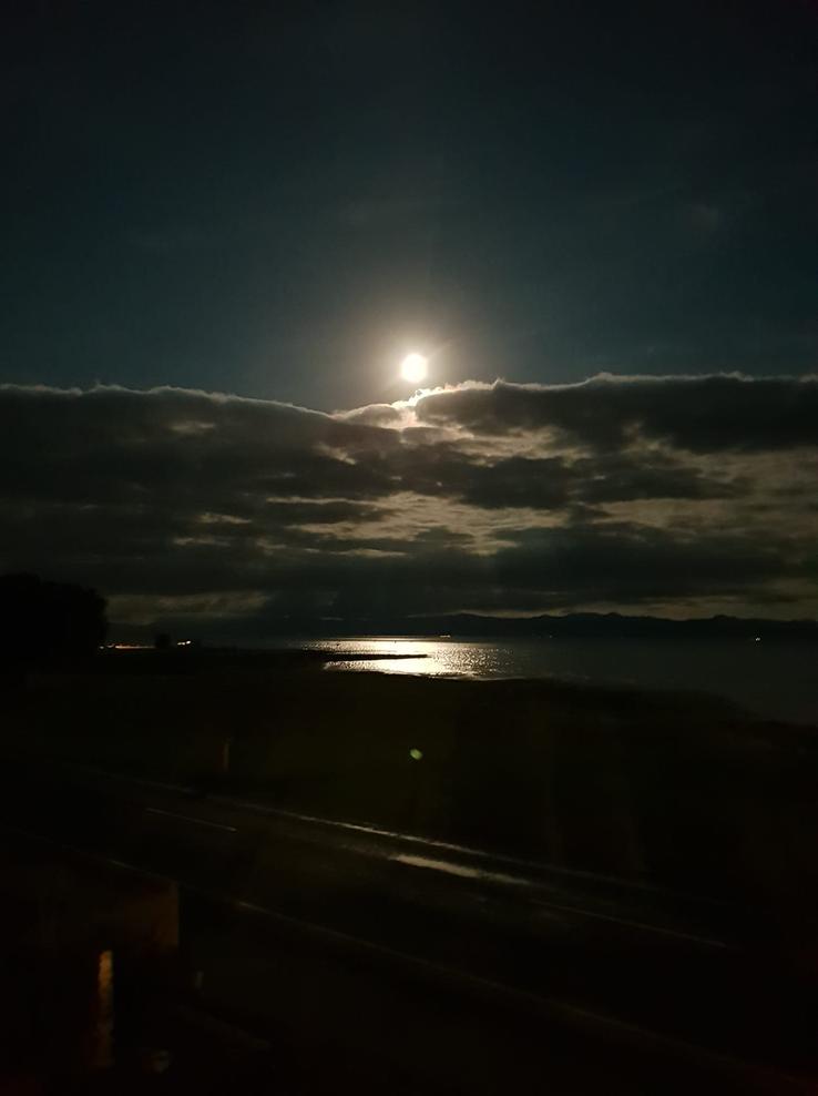 Kaiaua full moon